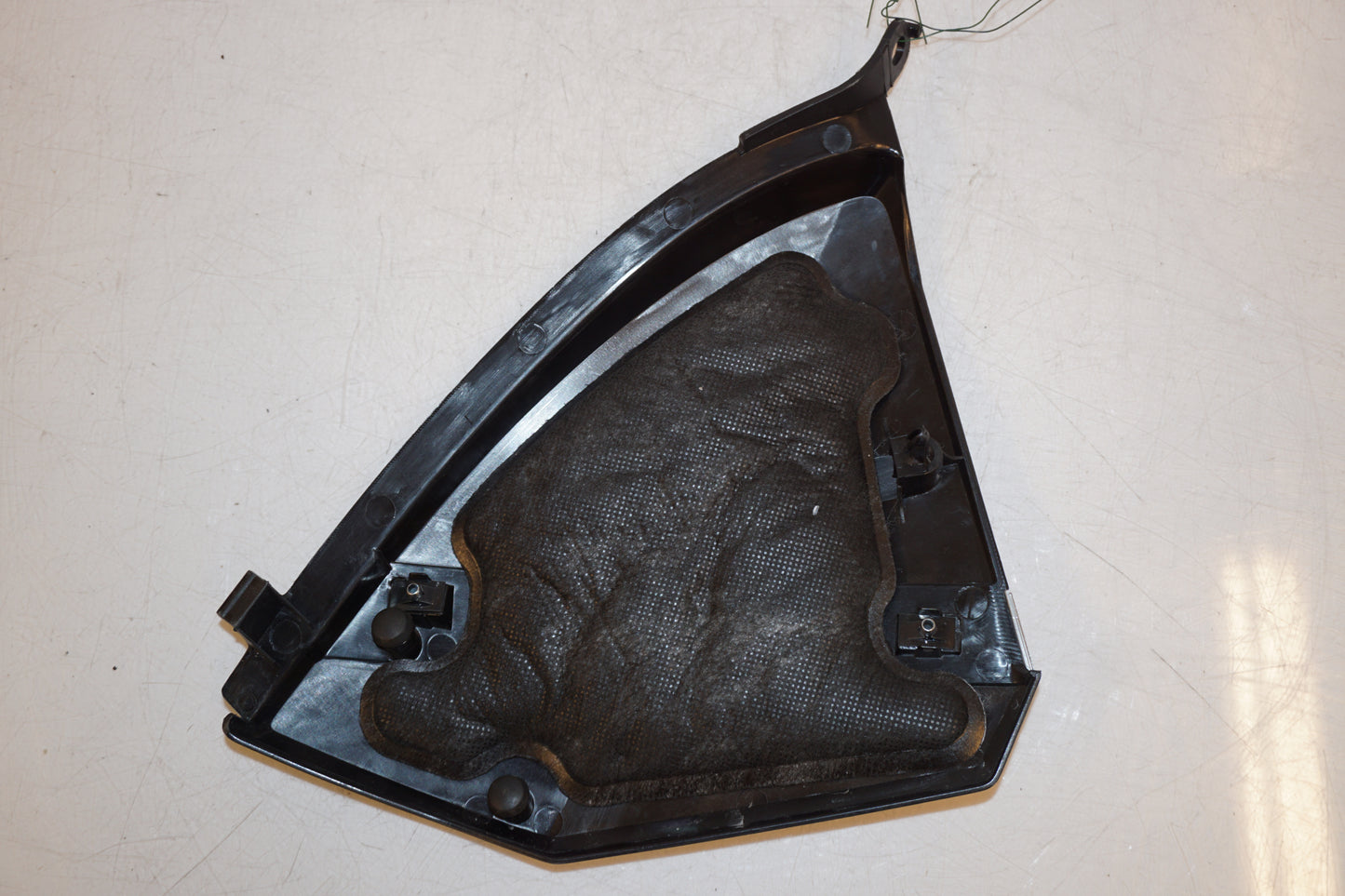 Snett nerifrån på Sidopanel från en Honda CB 1000 R -2009 motorcykel.