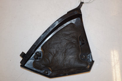 Snett nerifrån på Sidopanel från en Honda CB 1000 R -2009 motorcykel.