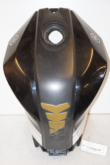 Framsidan på Bensintankskåpa från en Yamaha YZF-R 125 -2009 motorcykel.