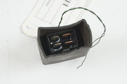 Höger sida på Relä från en Honda XRV 750 -1998 motorcykel.