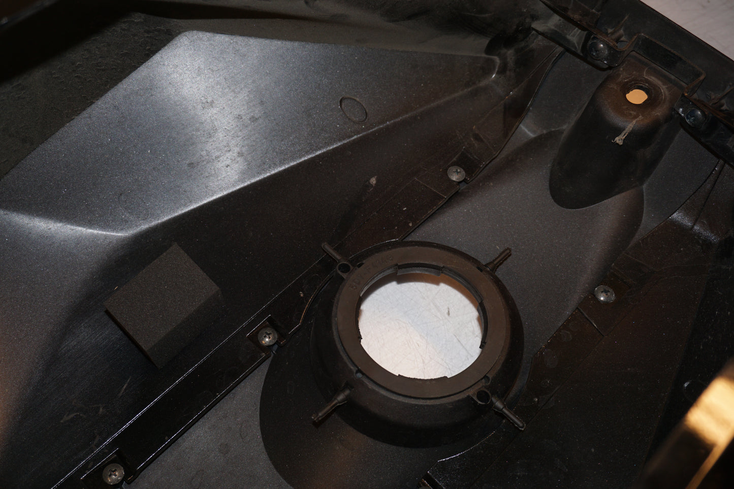 Extrabild3 på Bensintankskåpa från en Yamaha YZF-R 125 -2009 motorcykel.