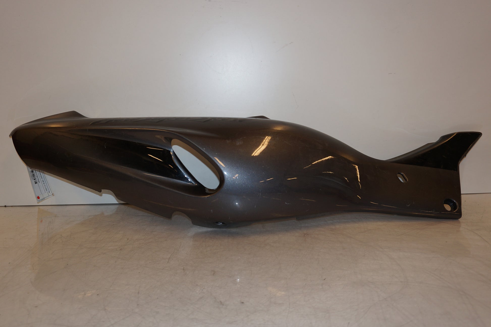 Framsidan på Bakvinge från en Yamaha YZF 1000 R -1998 motorcykel.
