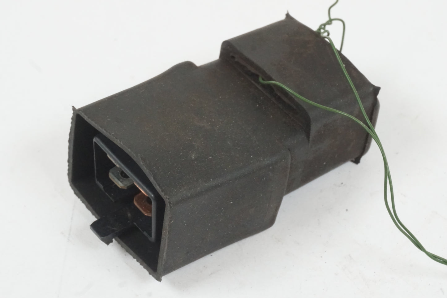 Baksidan på Relä från en Honda VFR 800 -2000 motorcykel.