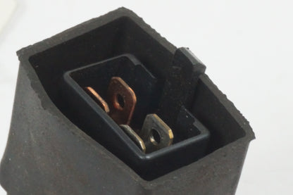 Vänster sida på Relä från en Honda VFR 800 -2000 motorcykel.