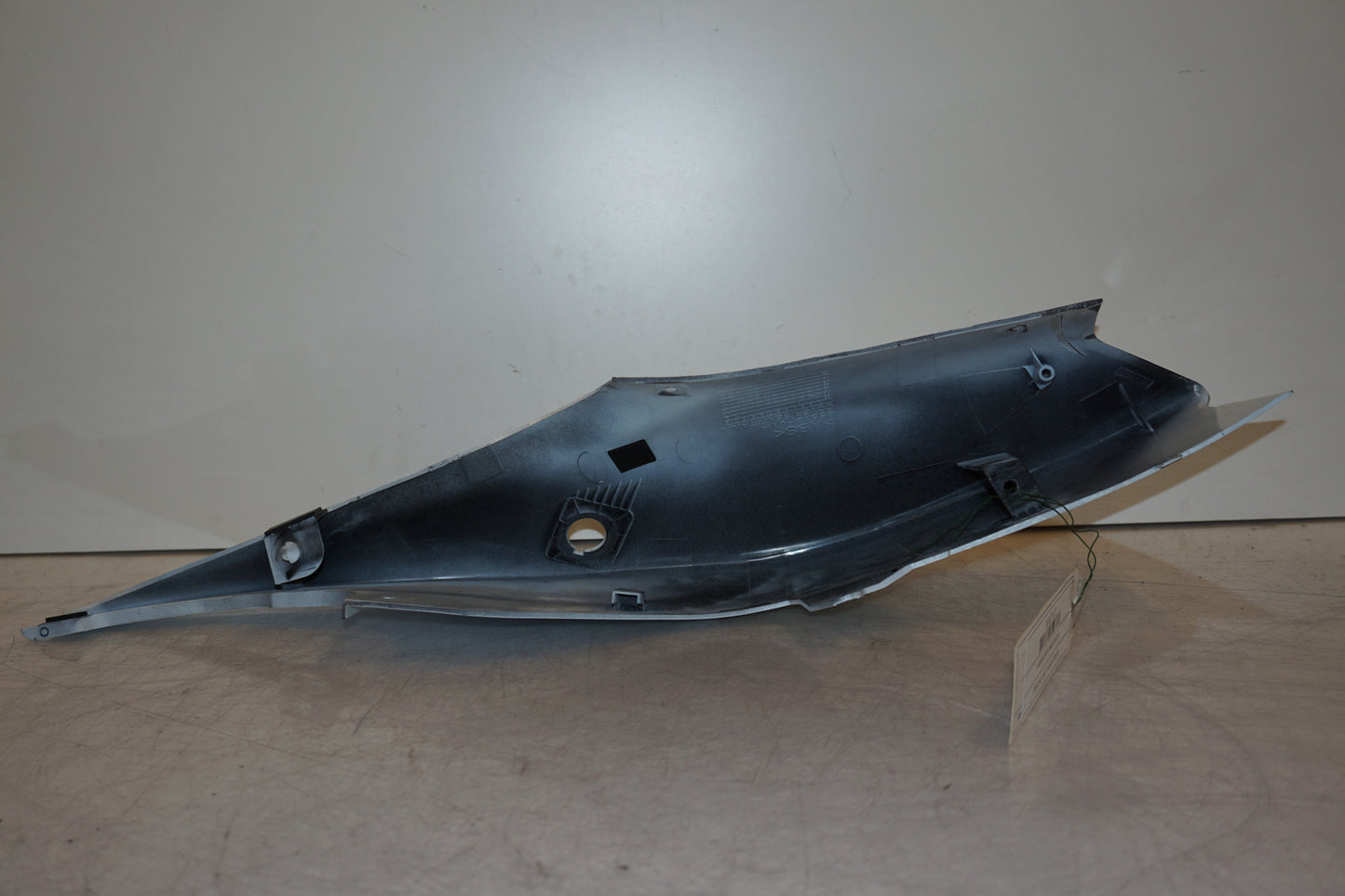 Snett uppifrån på Bakvinge från en Suzuki GSX-R 750 -2006 motorcykel.