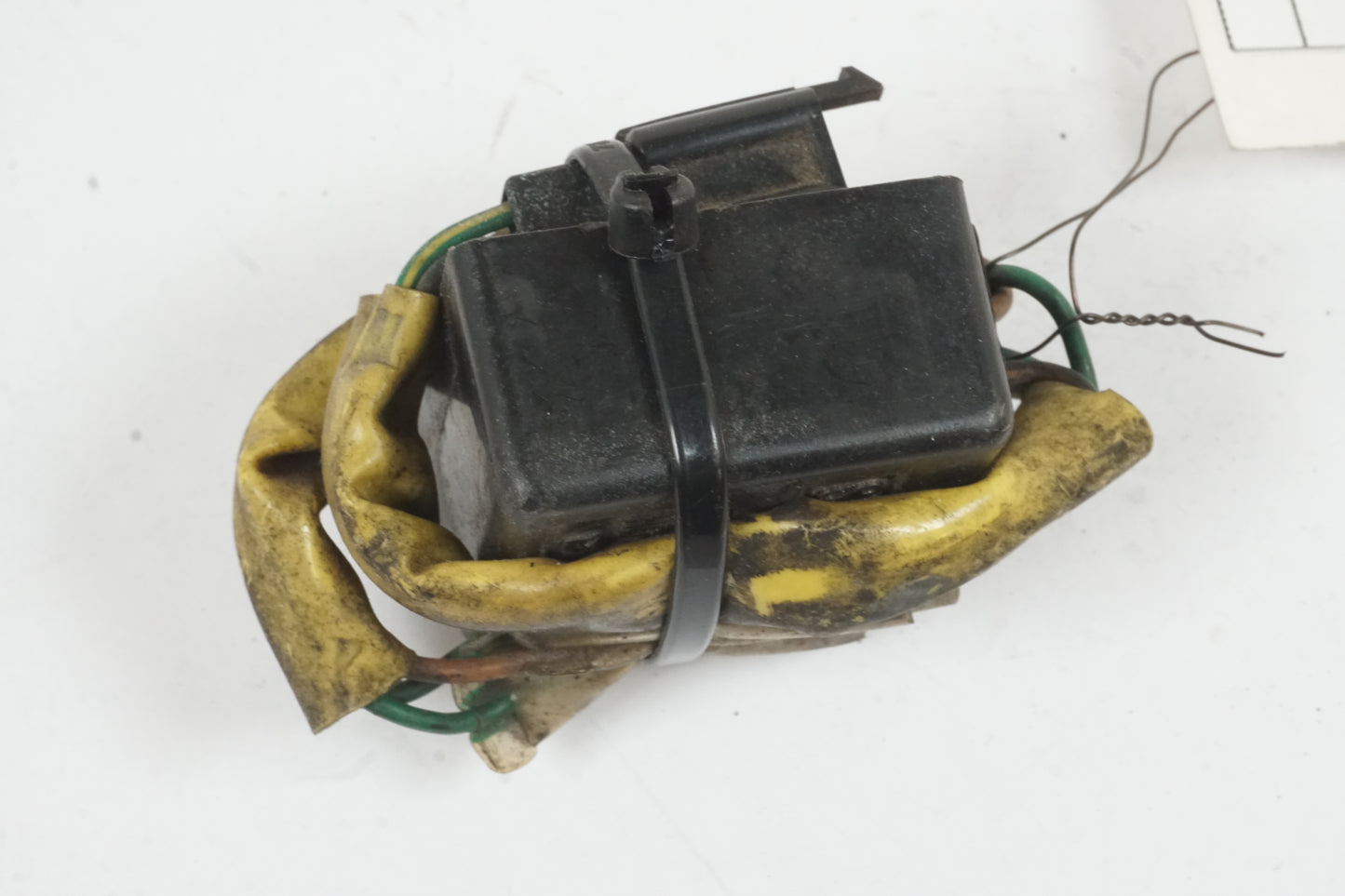 Vänster sida på Relä från en Honda VF 750 C -1983 motorcykel.