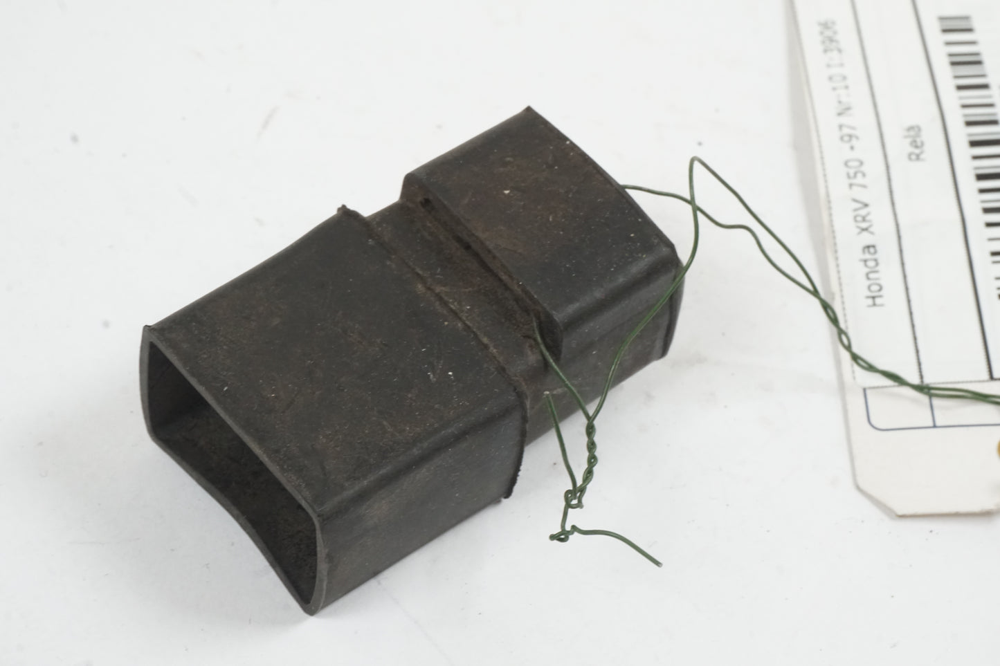 Baksidan på Relä från en Honda XRV 750 -1997 motorcykel.