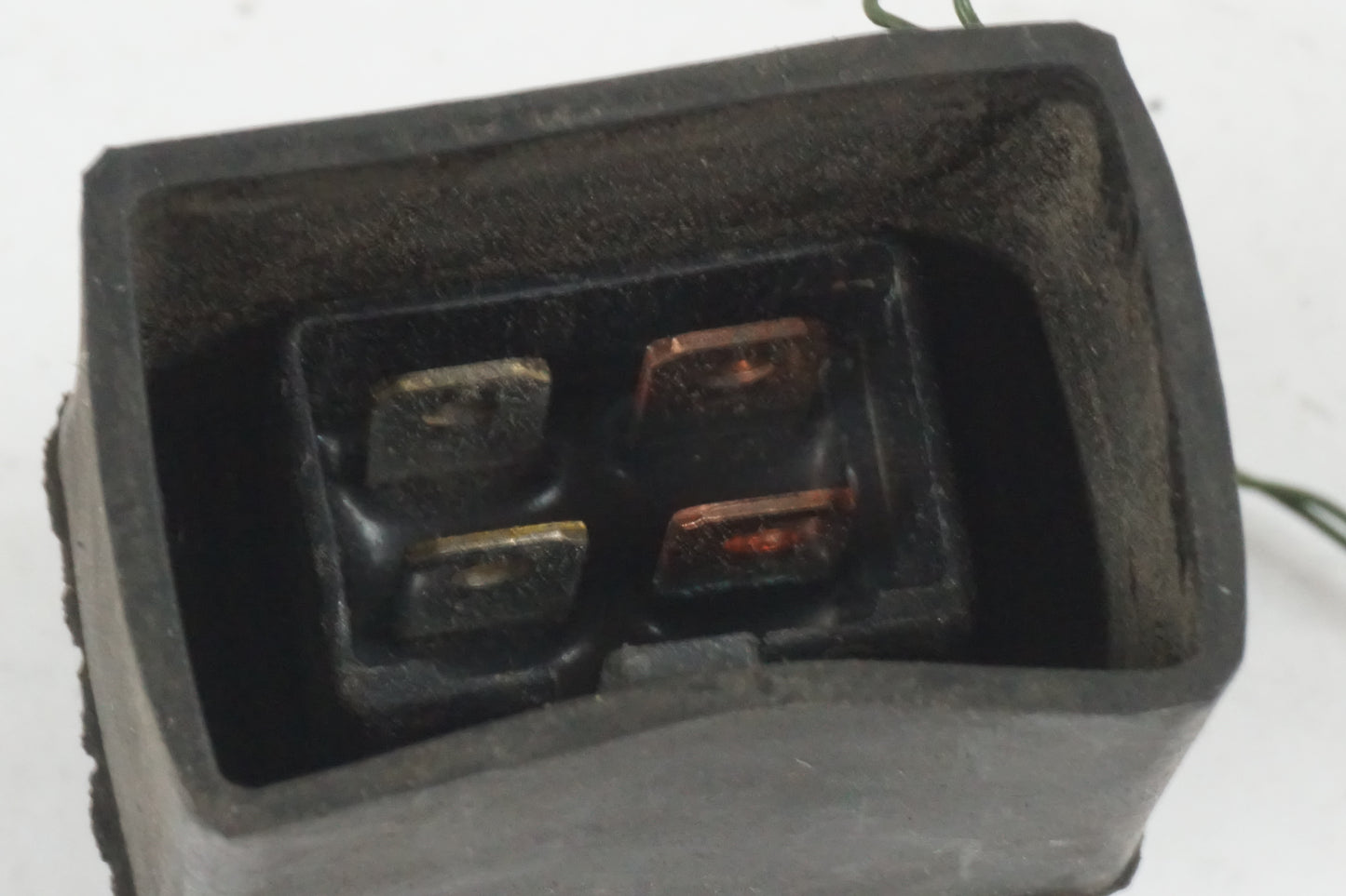 Höger sida på Relä från en Honda XRV 750 -1997 motorcykel.