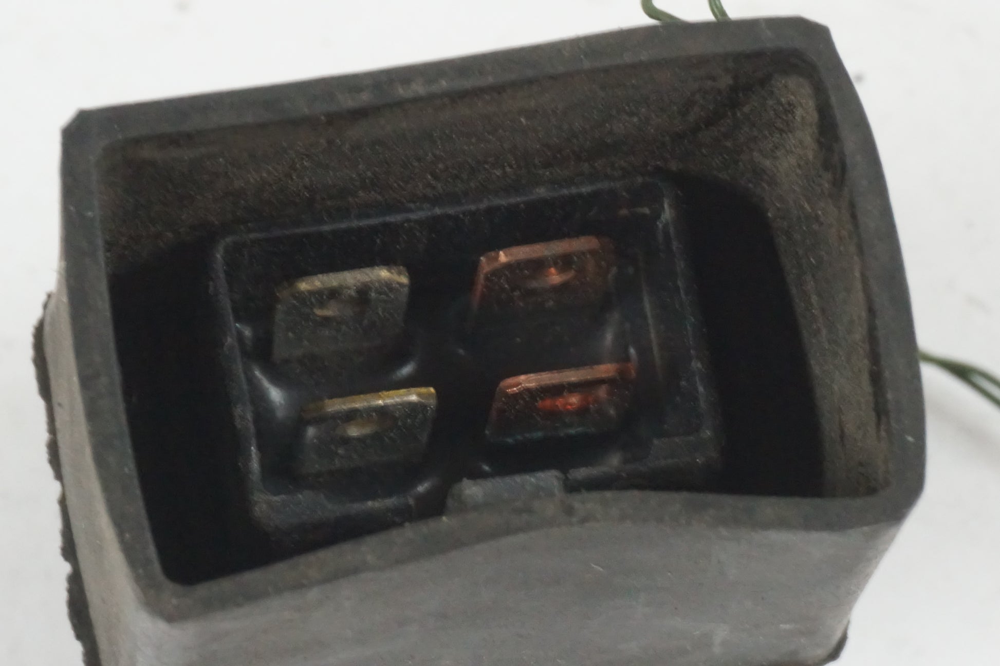 Höger sida på Relä från en Honda XRV 750 -1997 motorcykel.