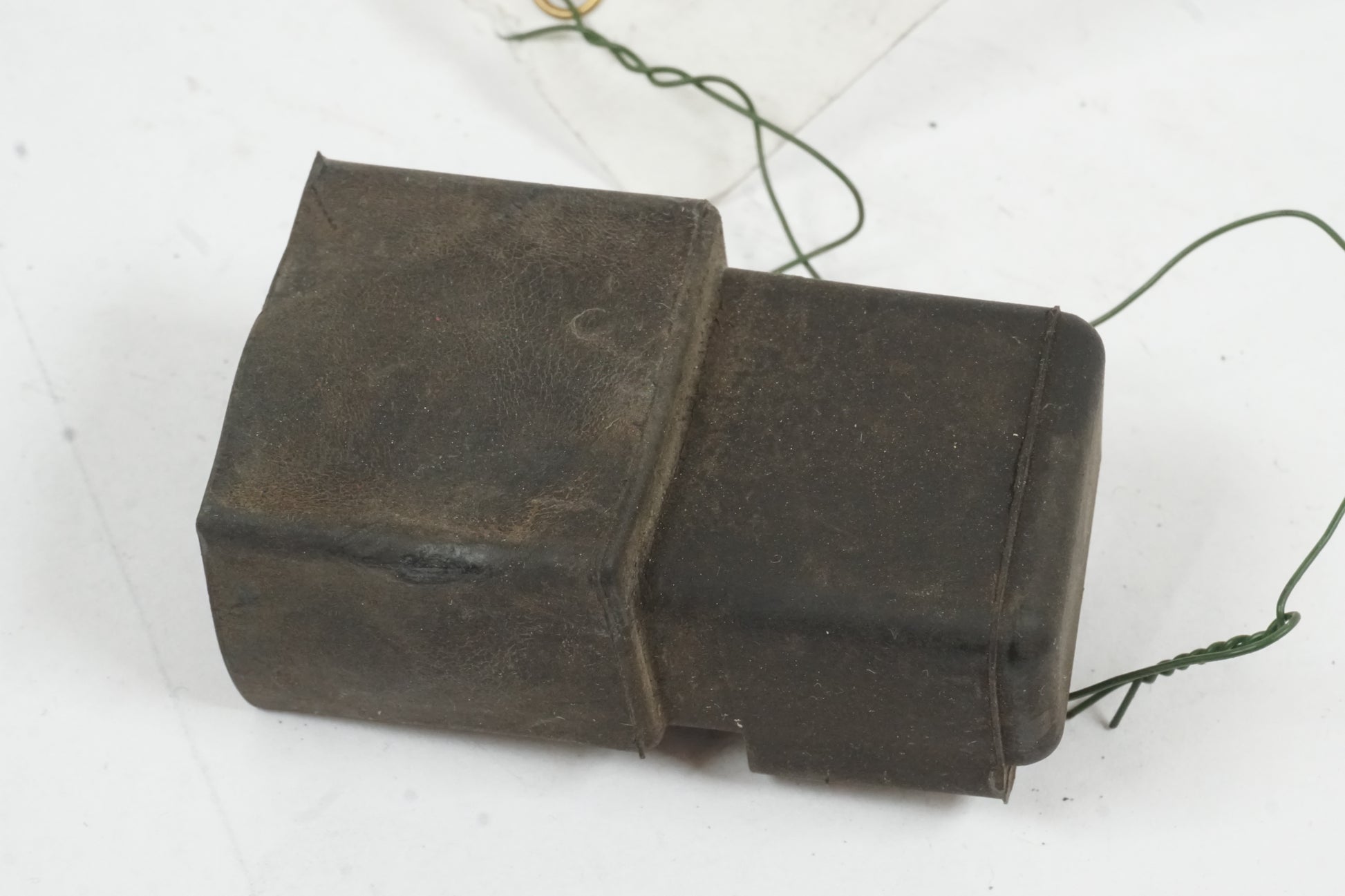 Baksidan på Relä från en Honda XRV 750 -1991 motorcykel.