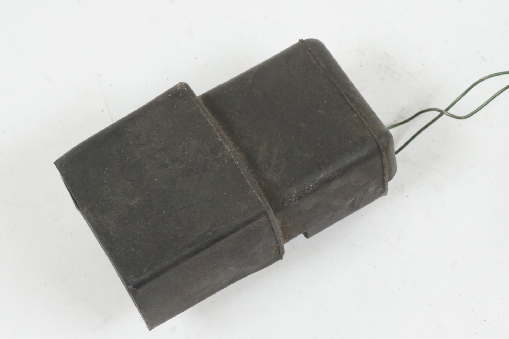 Baksidan på Relä från en Honda XRV 750 -1997 motorcykel.