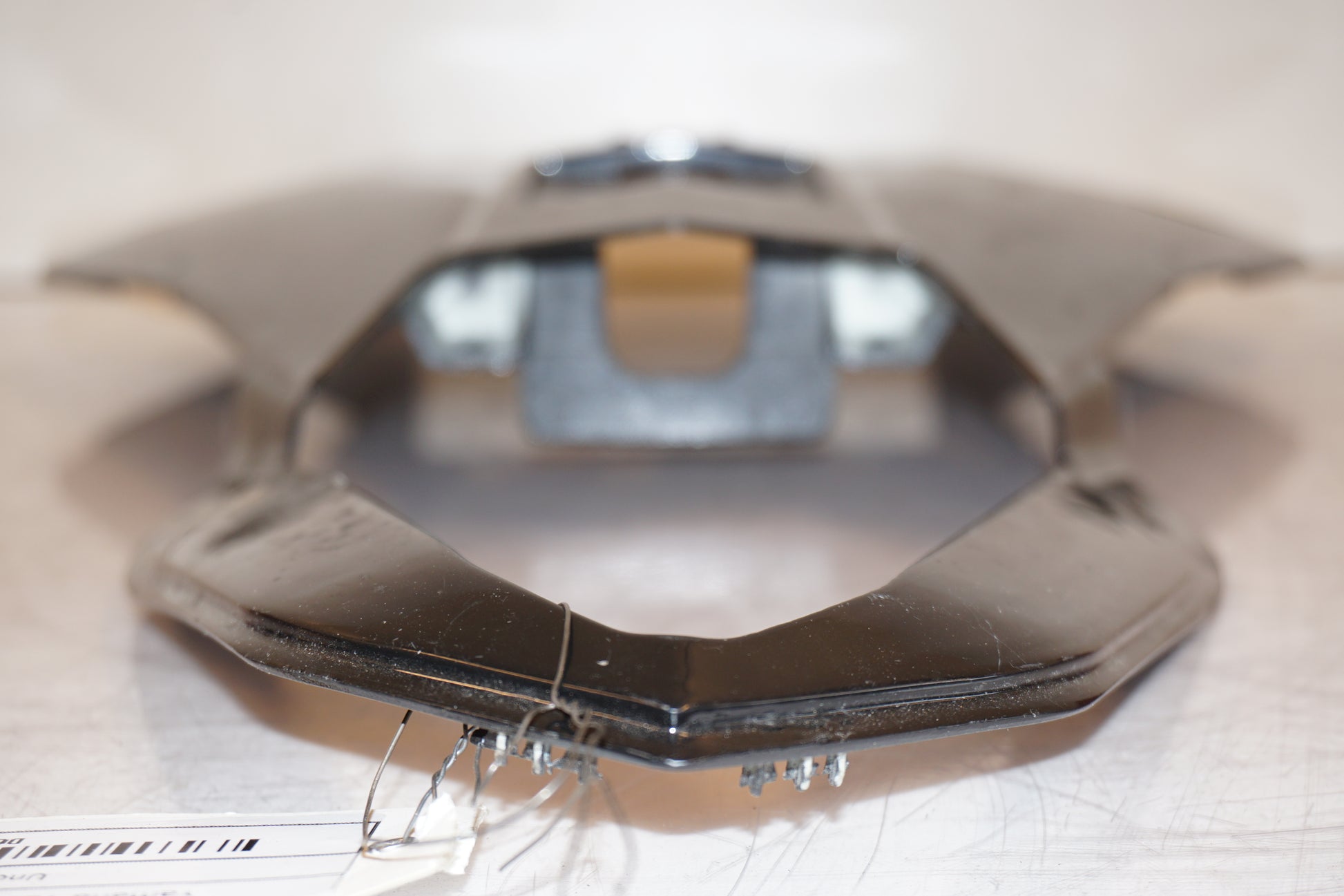 Vänster sida på Undertail från en Yamaha YZF R6 -2006 motorcykel.