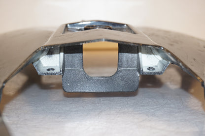 Snett uppifrån på Undertail från en Yamaha YZF R6 -2006 motorcykel.