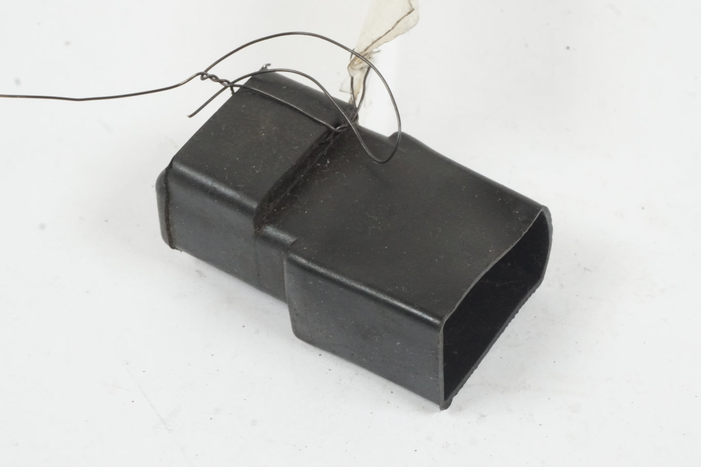 Baksidan på Relä från en Honda XRV 750 -1999 motorcykel.