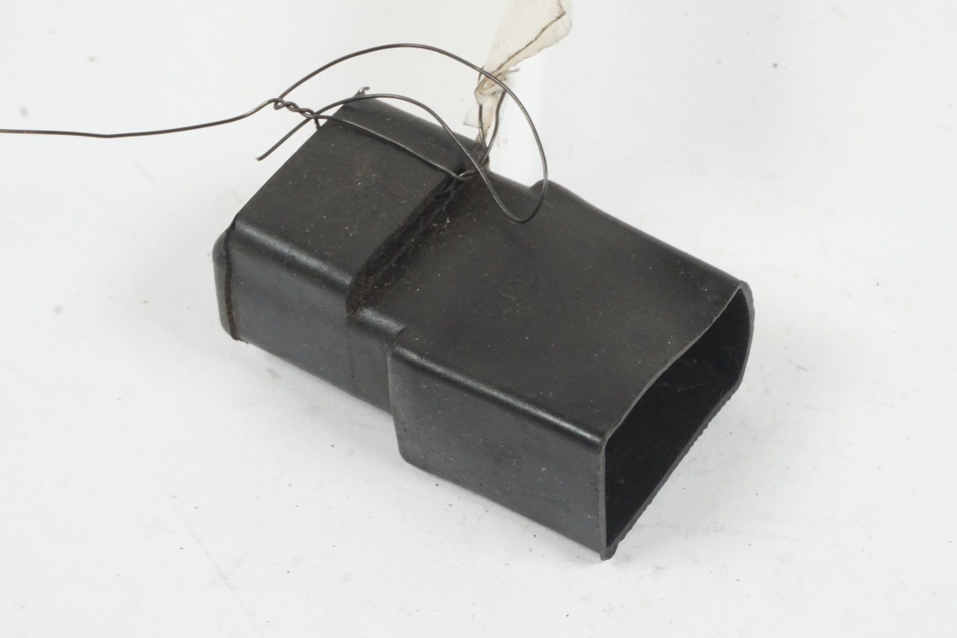 Baksidan på Relä från en Honda XRV 750 -1999 motorcykel.