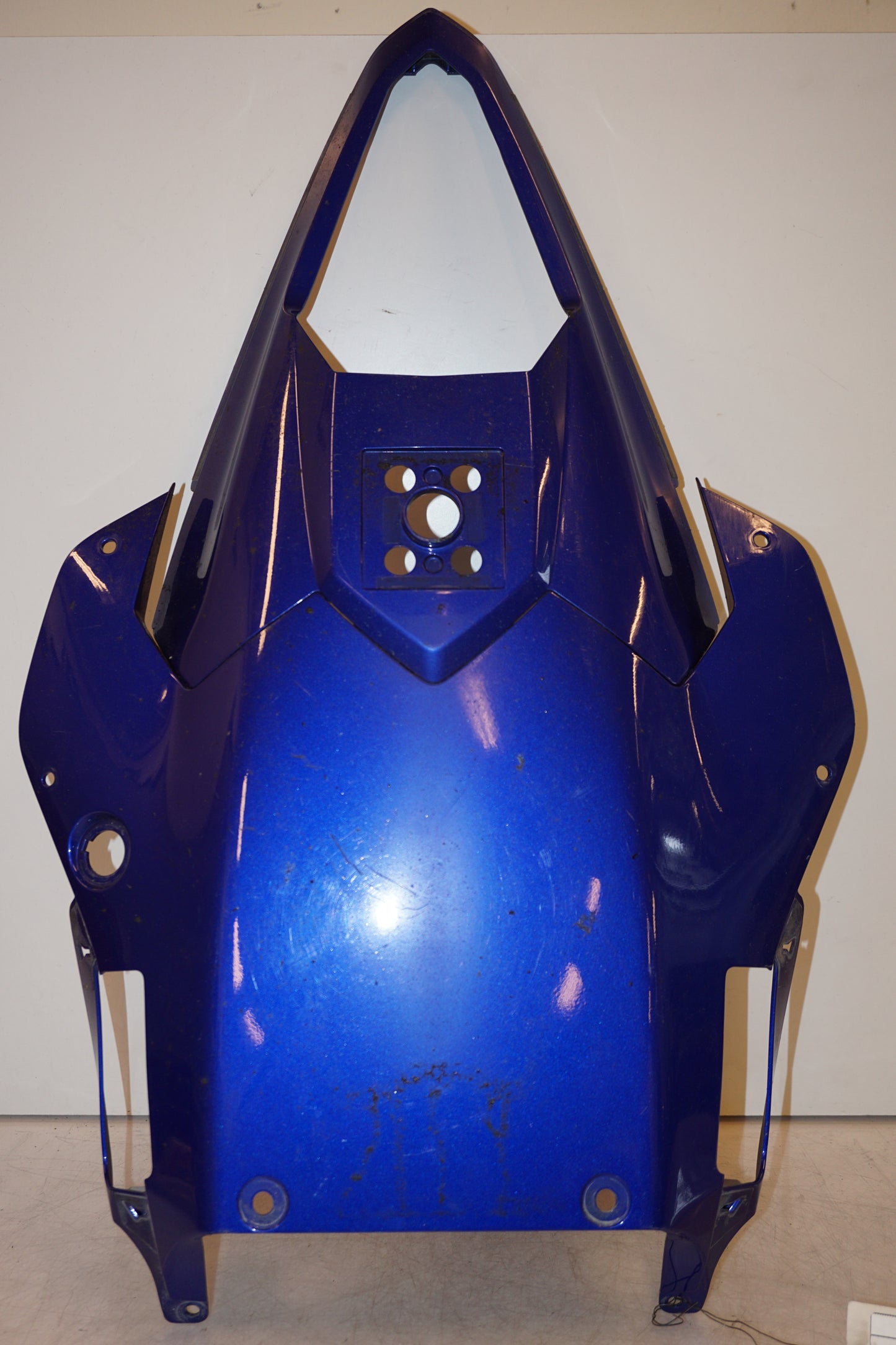 Framsidan på Bakvinge från en Yamaha YZF R6 -2011 motorcykel.