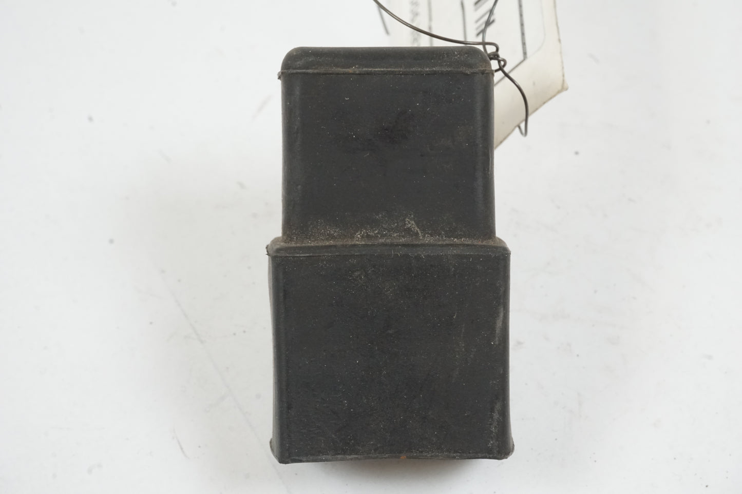 Baksidan på Relä från en Honda CBR 900 RR -1997 motorcykel.