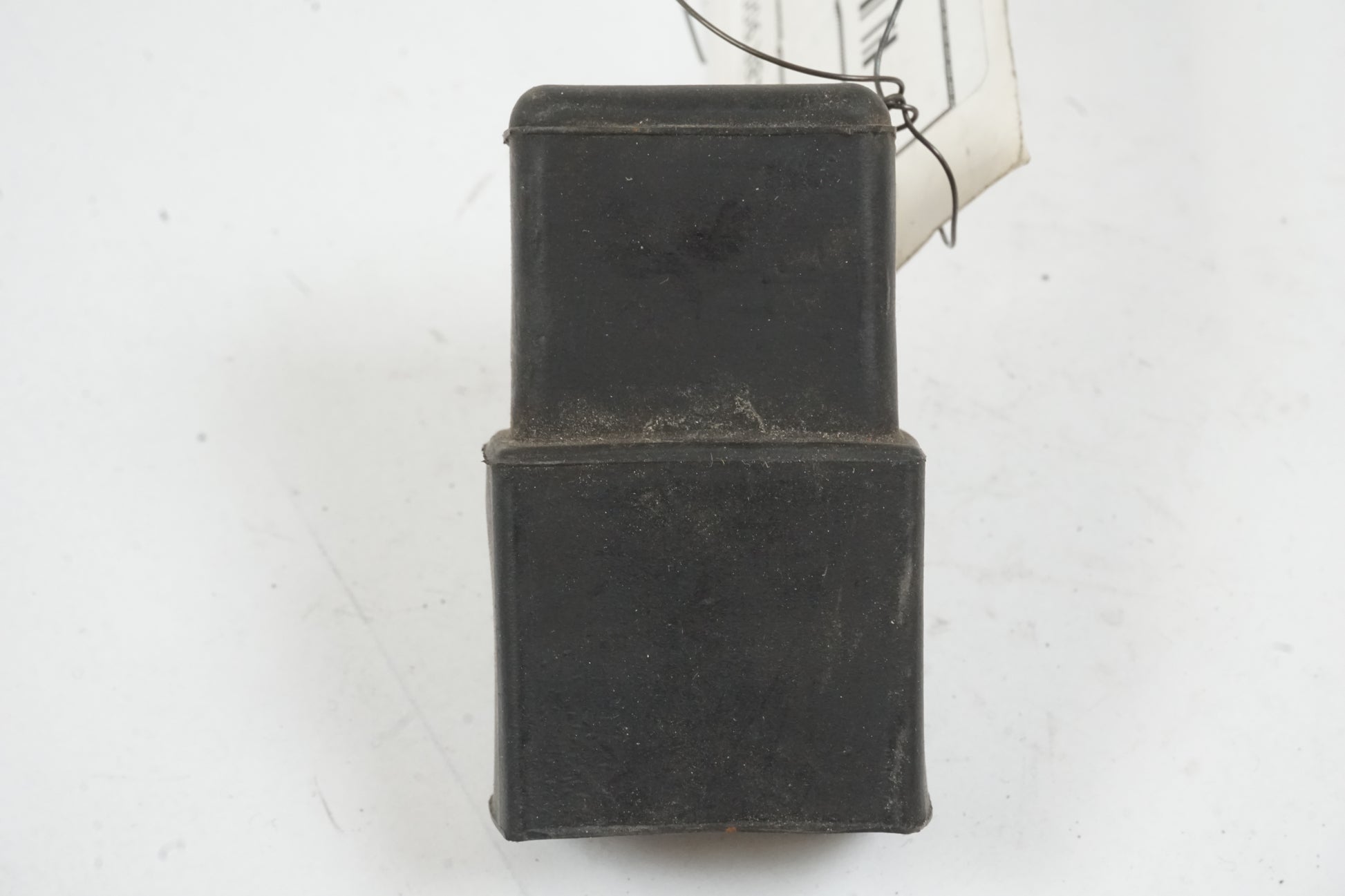 Baksidan på Relä från en Honda CBR 900 RR -1997 motorcykel.