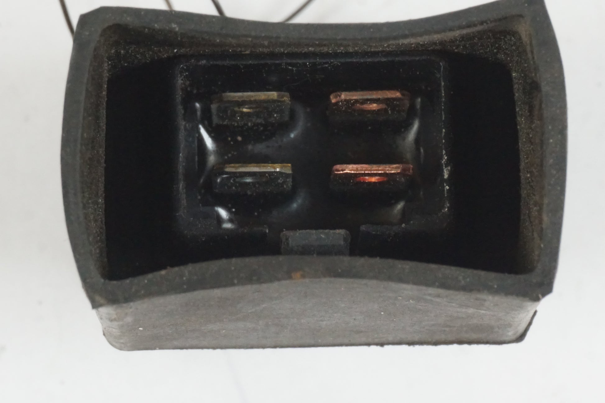 Höger sida på Relä från en Honda CBR 900 RR -1997 motorcykel.