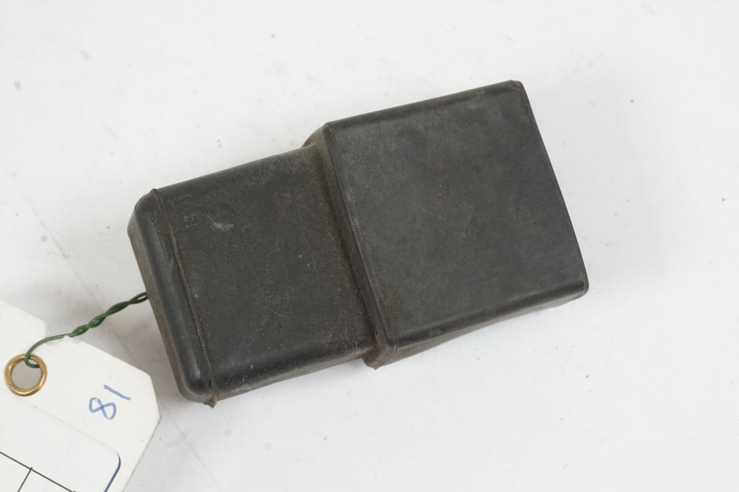 Baksidan på Relä från en Honda CBR 900 RR -1993 motorcykel.