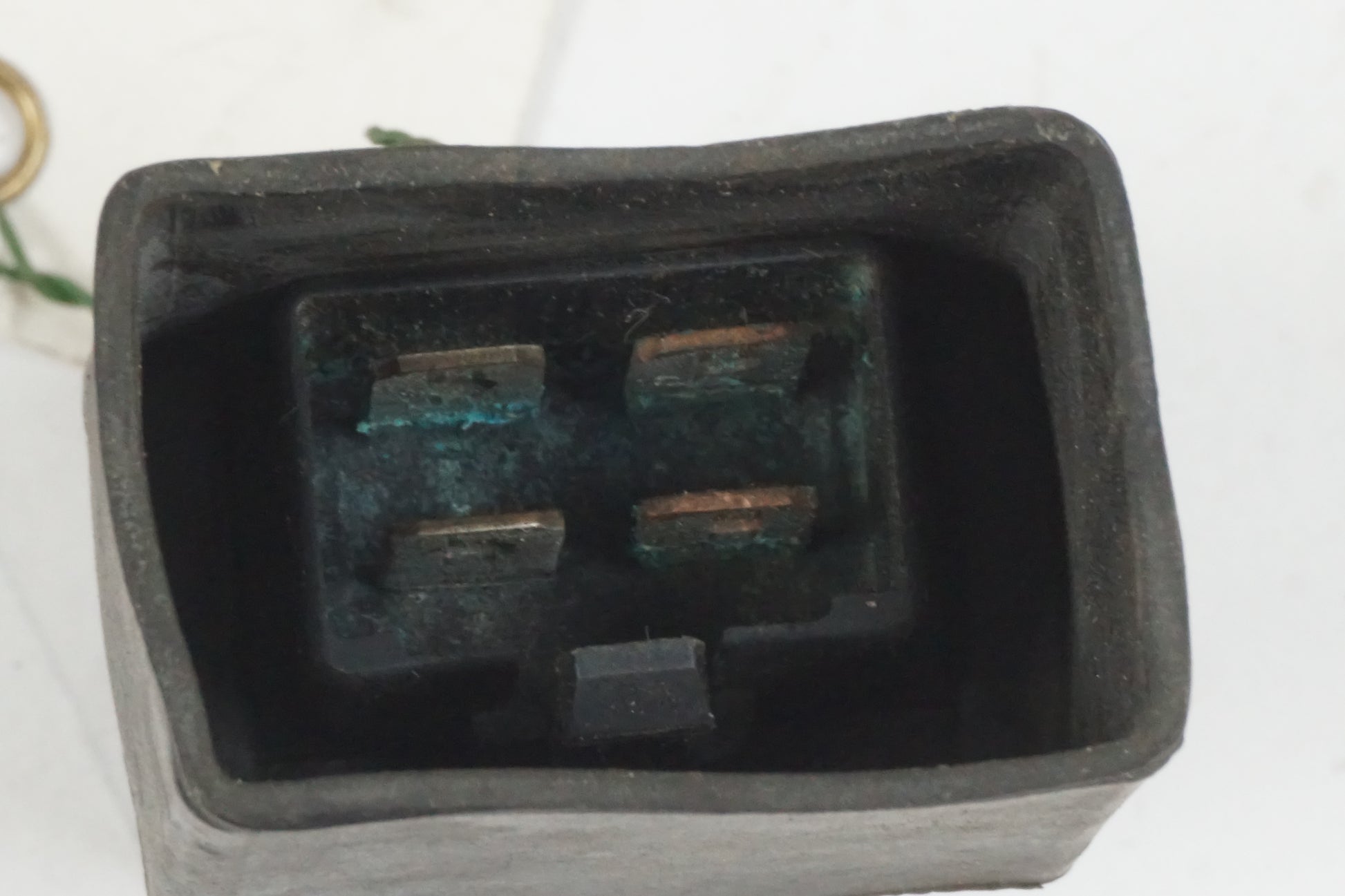 Höger sida på Relä från en Honda CBR 900 RR -1993 motorcykel.