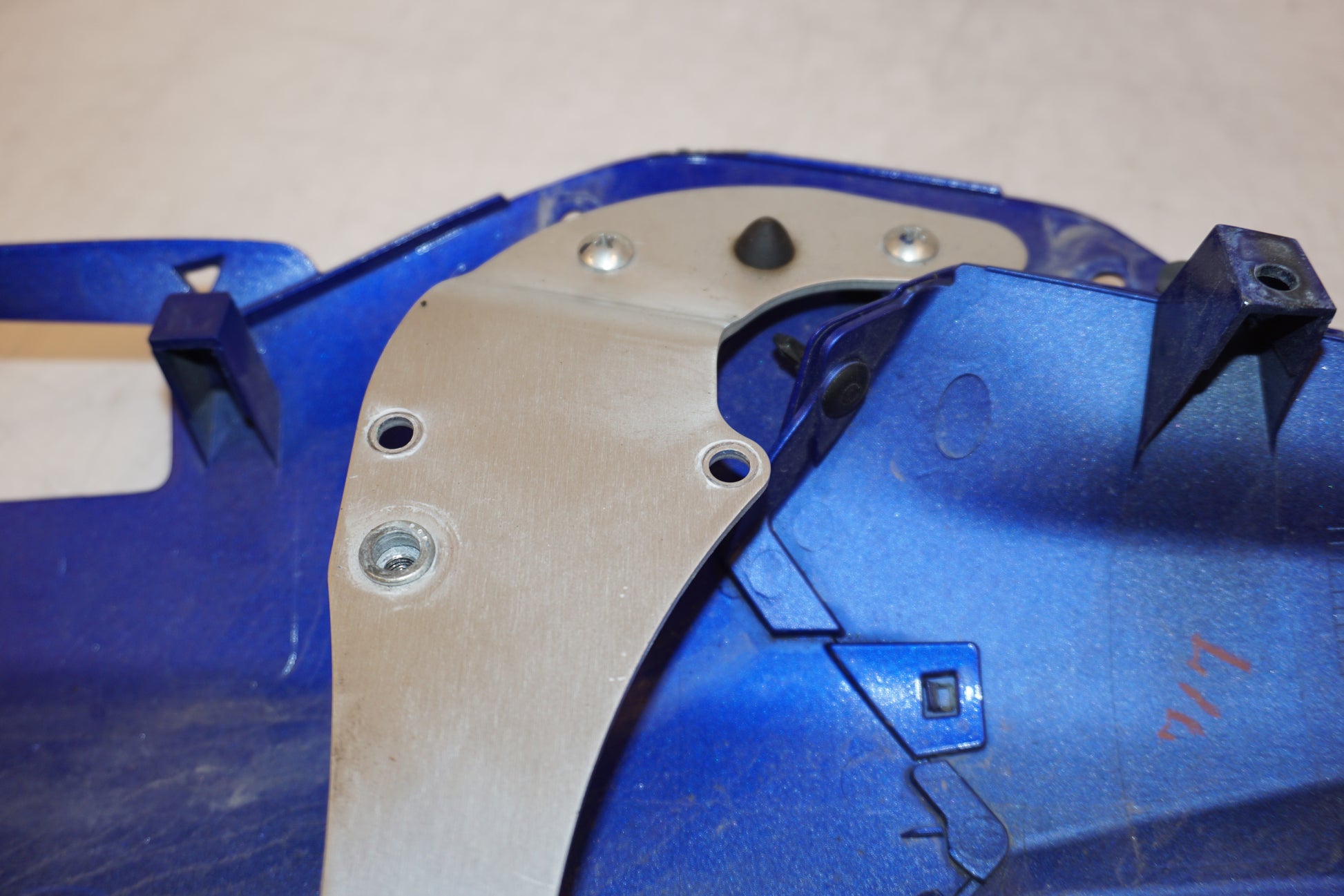 Extrabild2 på Bakvinge från en Yamaha YZF R6 -2011 motorcykel.