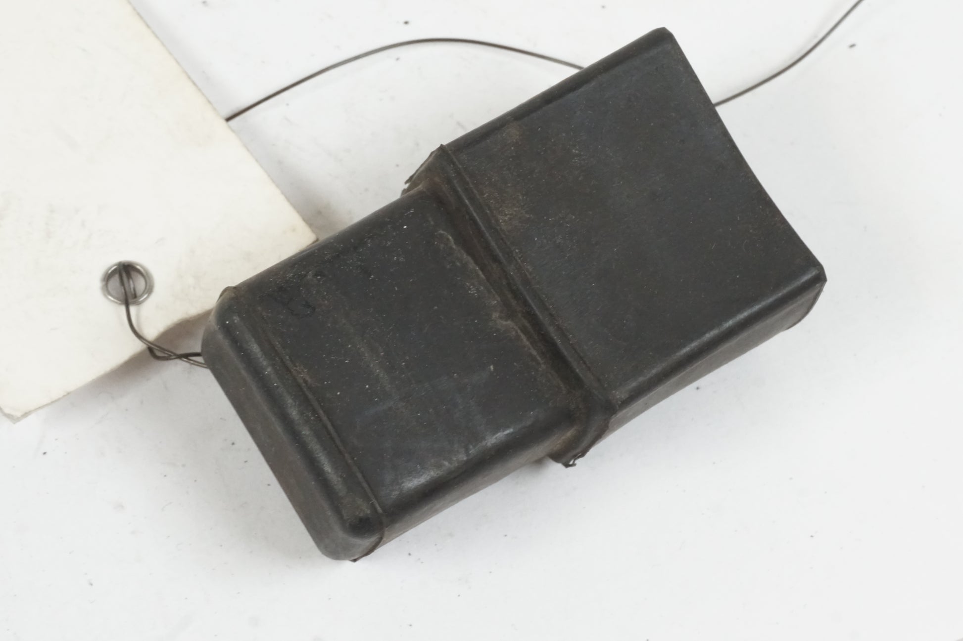 Baksidan på Relä från en Honda CBR 900 RR -1997 motorcykel.