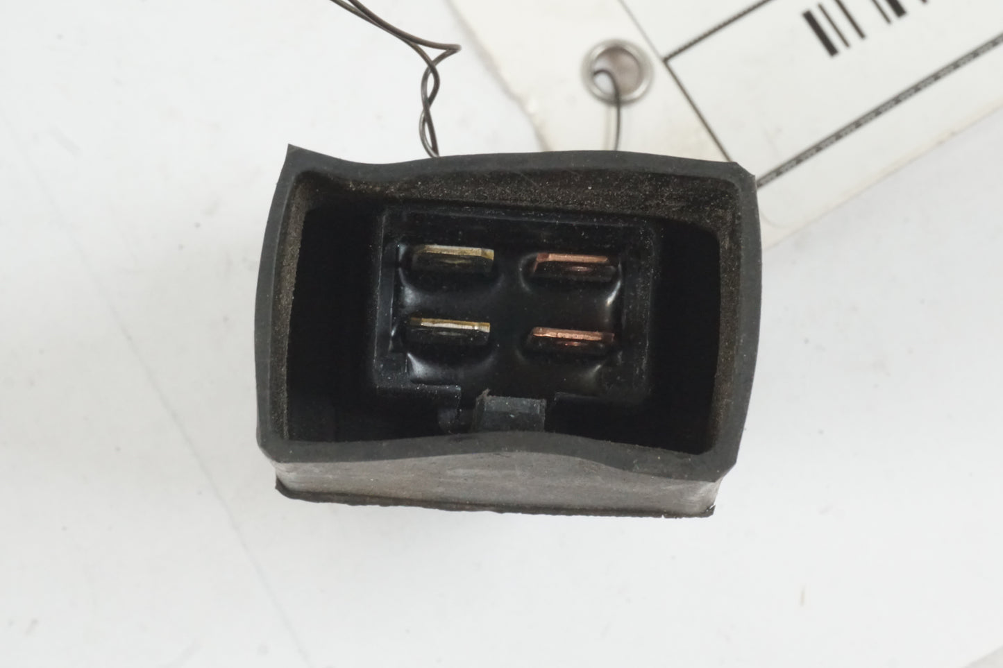 Höger sida på Relä från en Honda CBR 900 RR -1997 motorcykel.