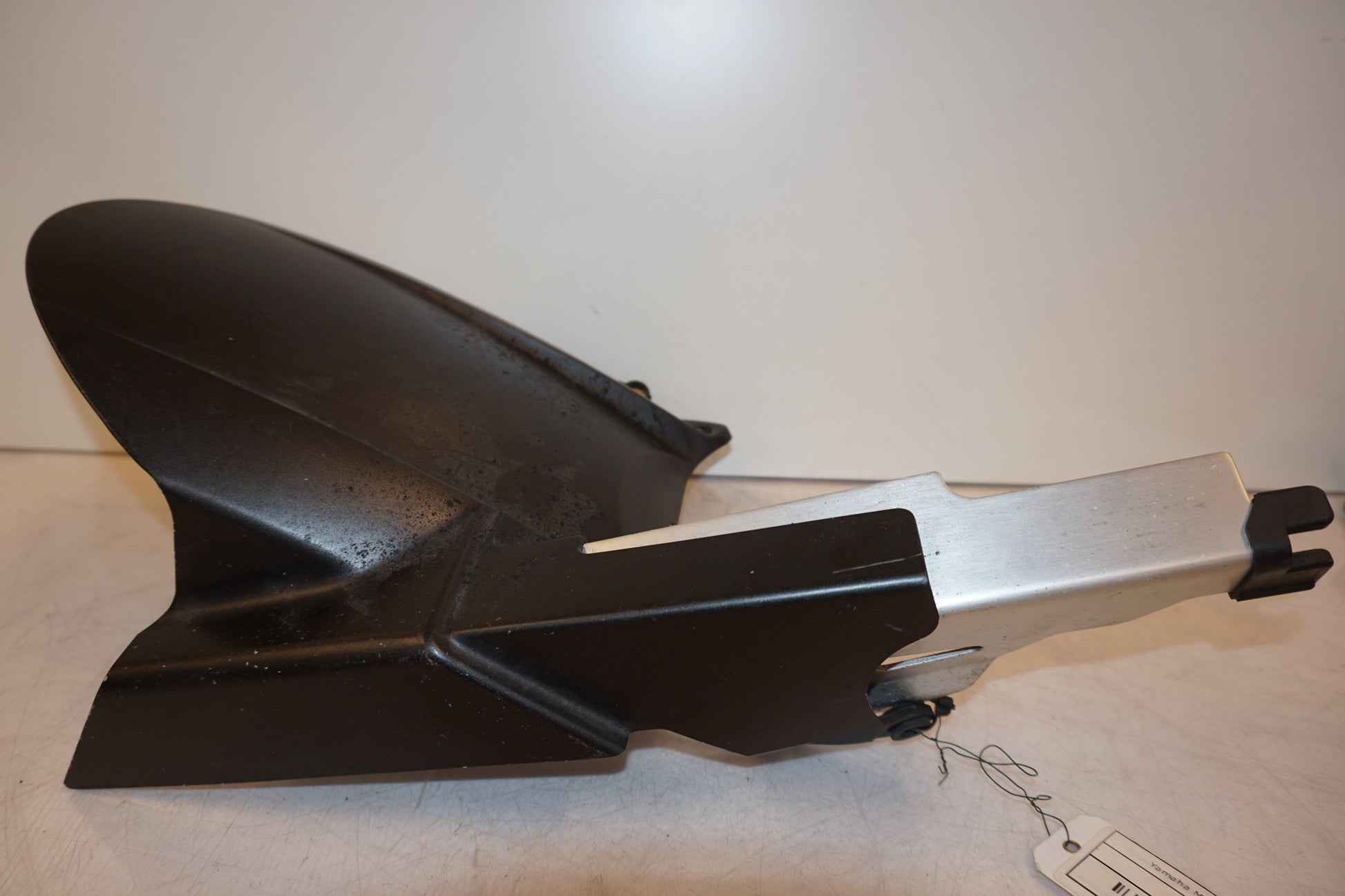 Baksidan på Svingskärm från en Yamaha MT-01 -2009 motorcykel.