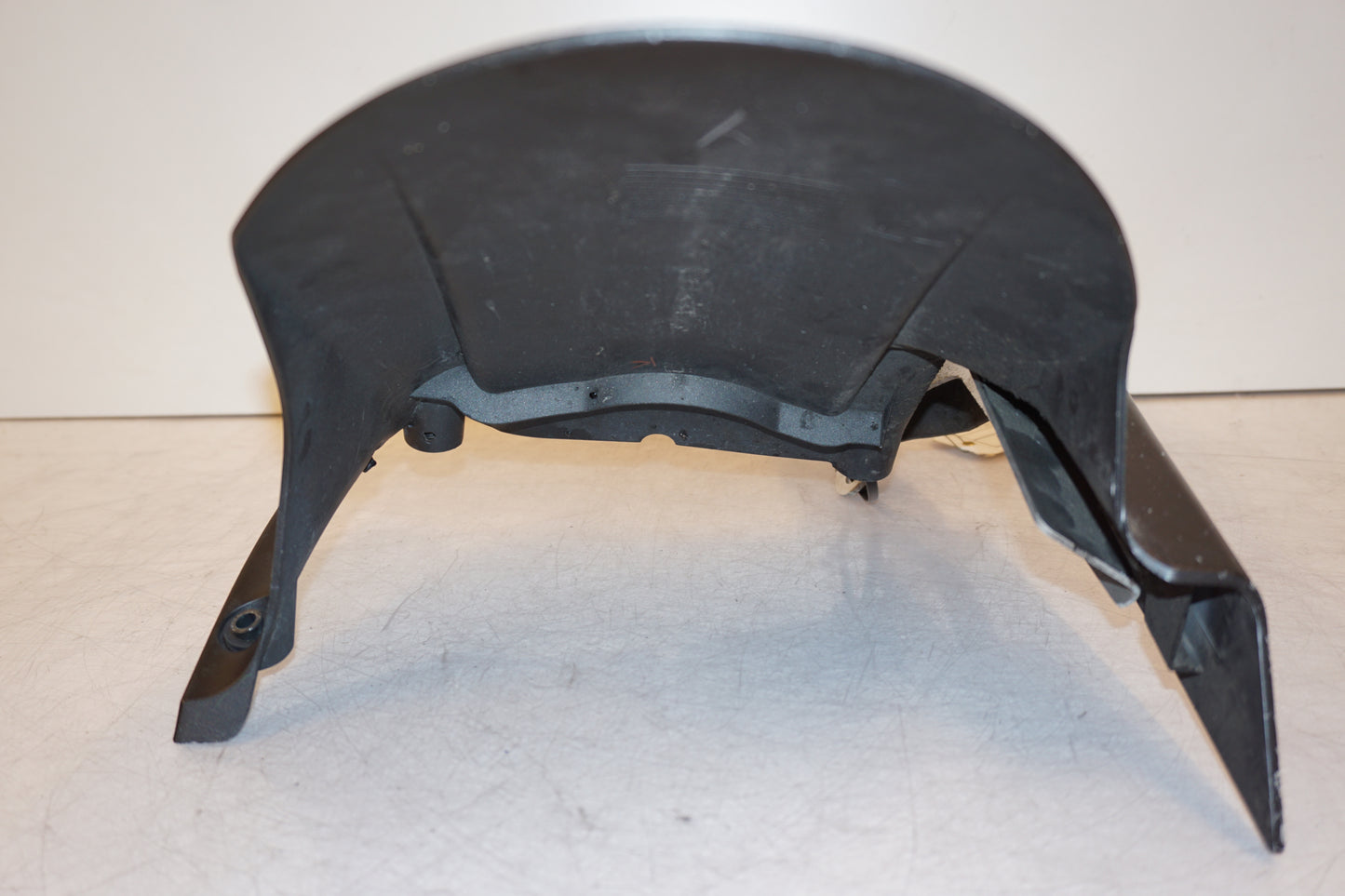 Höger sida på Svingskärm från en Yamaha MT-01 -2009 motorcykel.