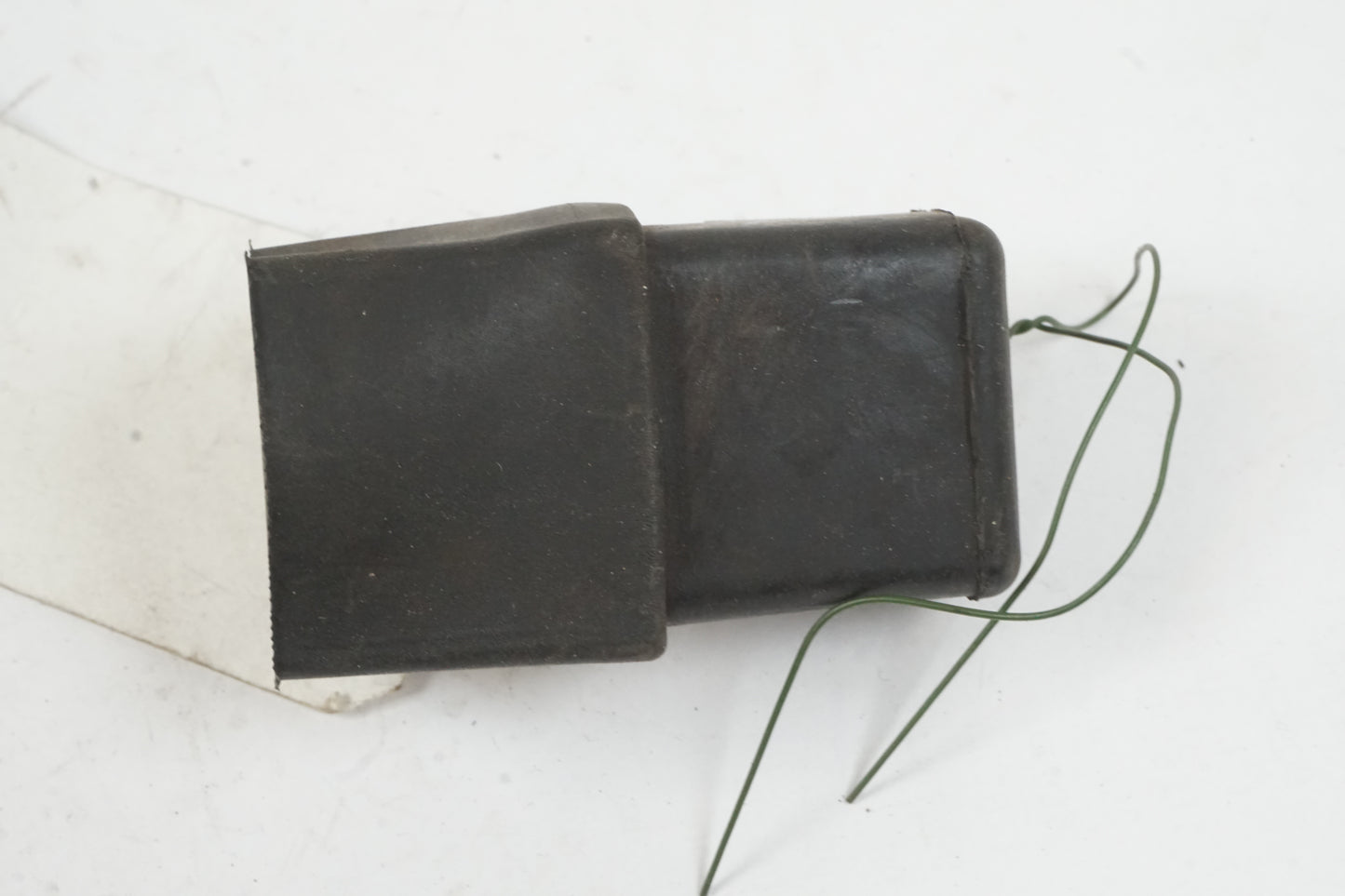 Baksidan på Relä från en Honda CBR 900 RR -2000 motorcykel.