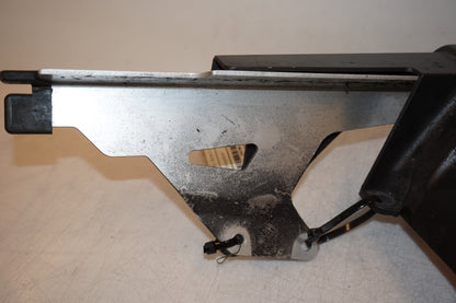 Snett uppifrån på Svingskärm från en Yamaha MT-01 -2009 motorcykel.