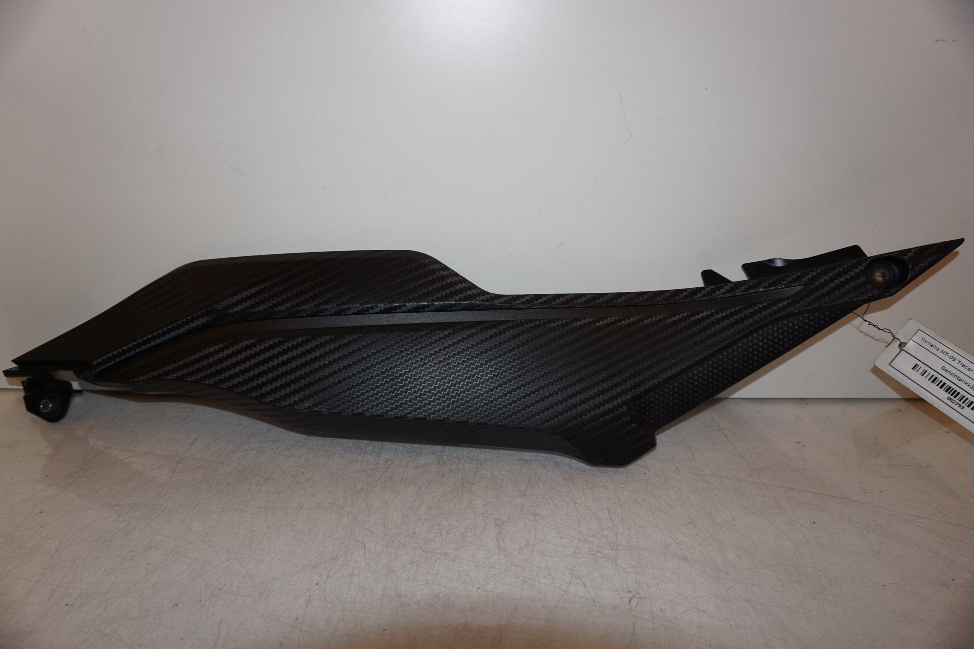 Framsidan på Bensintankskåpa från en Yamaha MT-09 Tracer -2016 motorcykel.