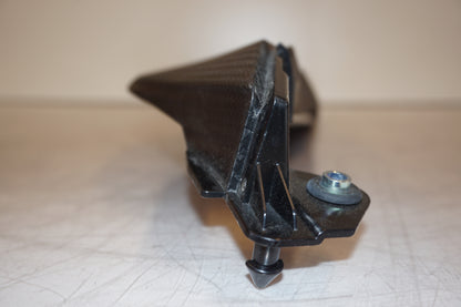 Höger sida på Bensintankskåpa från en Yamaha MT-09 Tracer -2016 motorcykel.