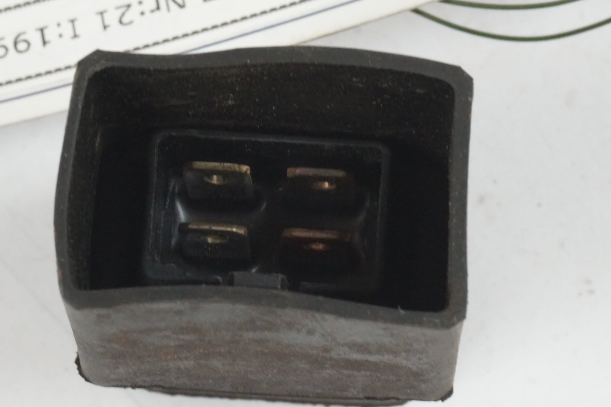 Höger sida på Relä från en Honda CBR 900 RR -1997 motorcykel.