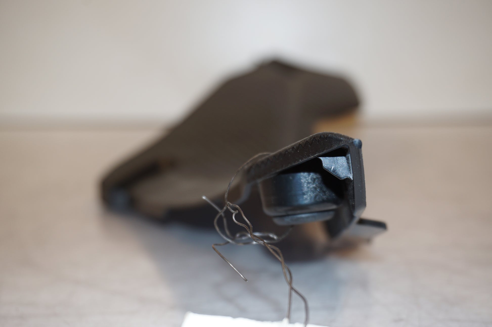 Snett uppifrån på Bensintankskåpa från en Yamaha MT-09 Tracer -2016 motorcykel.