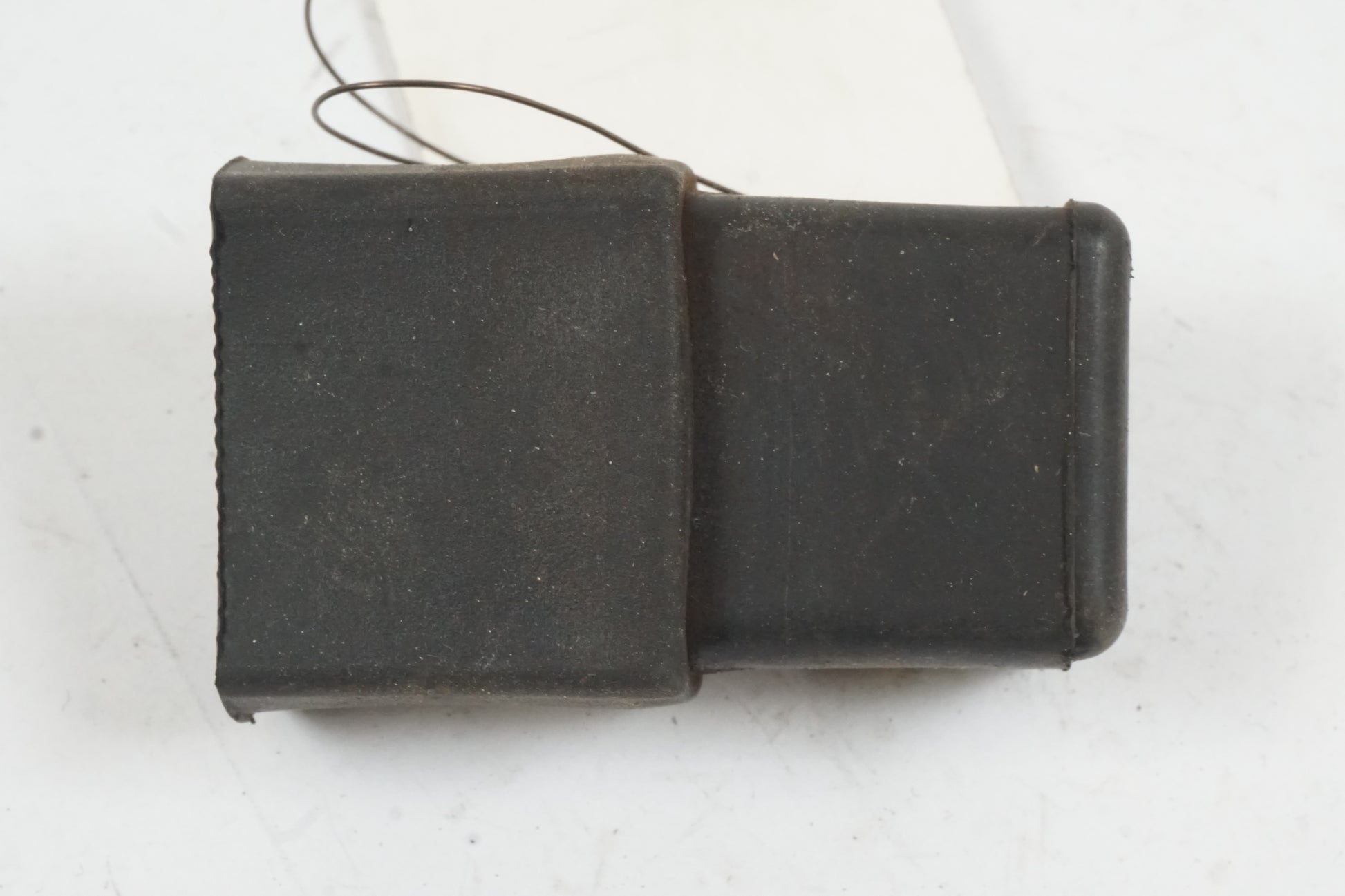 Baksidan på Relä från en Honda CBR 900 RR -1999 motorcykel.