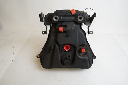Höger sida på Oljetank från en BMW K 1200 S -2007 motorcykel.