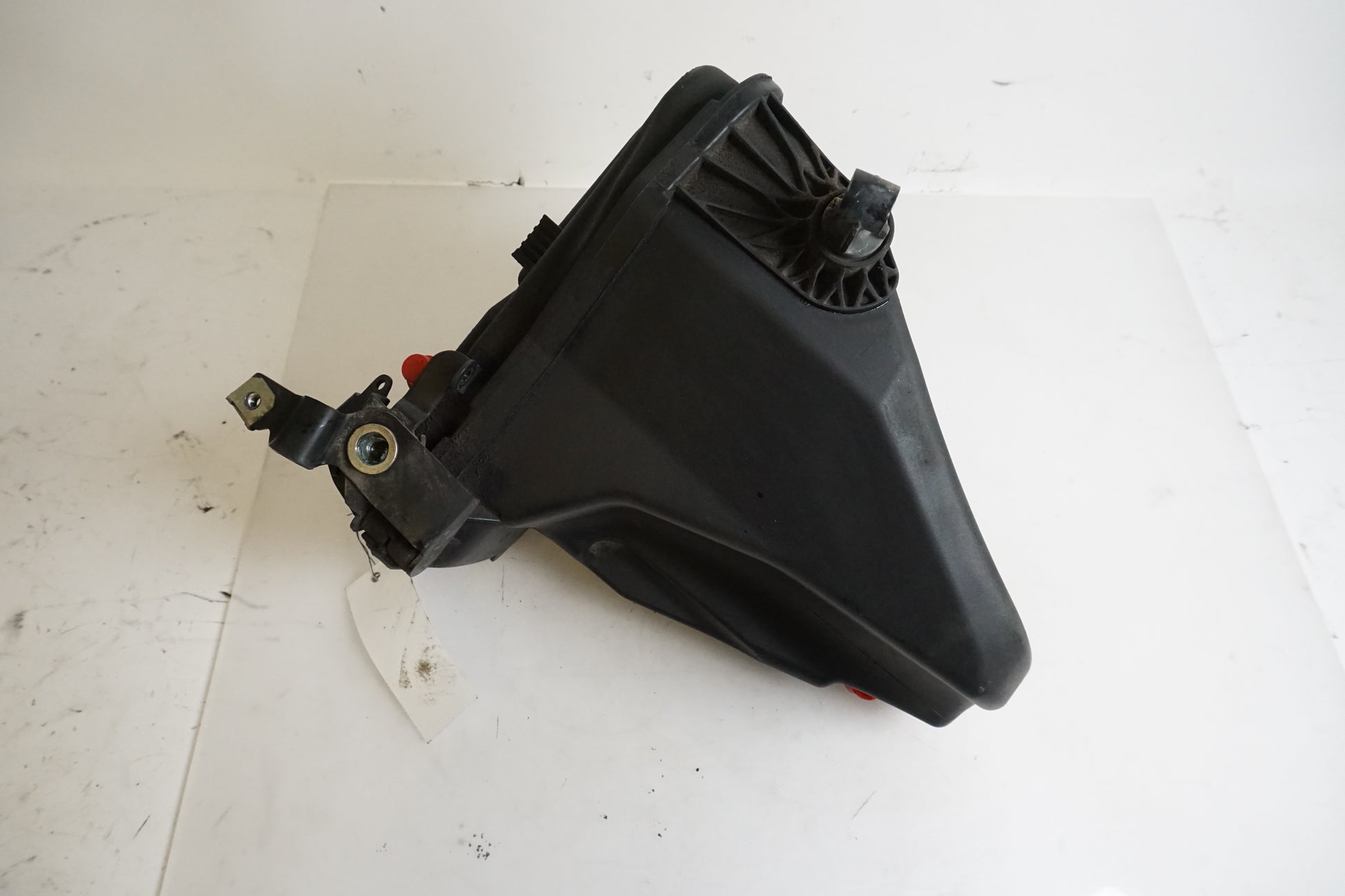 Snett uppifrån på Oljetank från en BMW K 1200 S -2007 motorcykel.