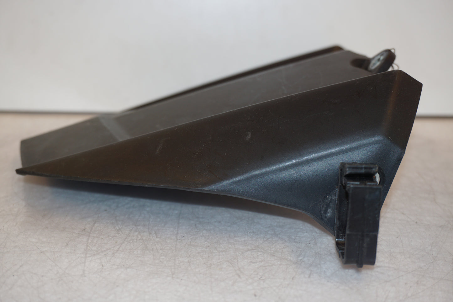 Höger sida på Svingskärm från en Yamaha MT-09 Tracer -2015 motorcykel.