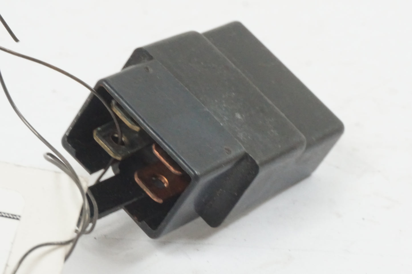 Baksidan på Relä från en Honda CBR 900 RR -2000 motorcykel.