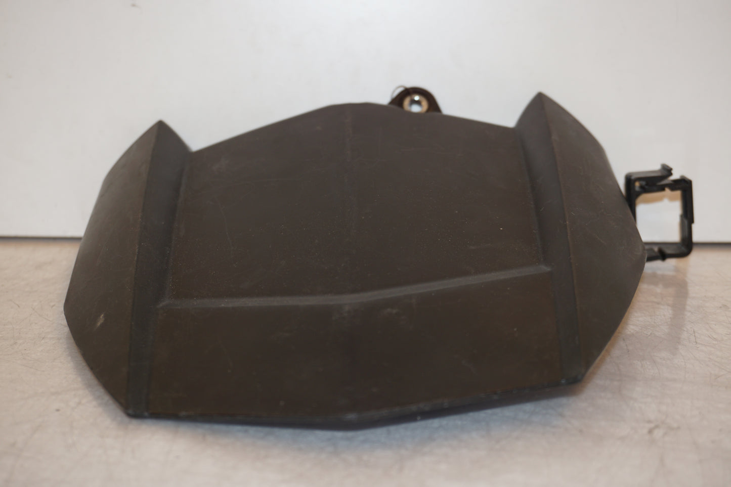 Vänster sida på Svingskärm från en Yamaha MT-09 Tracer -2015 motorcykel.