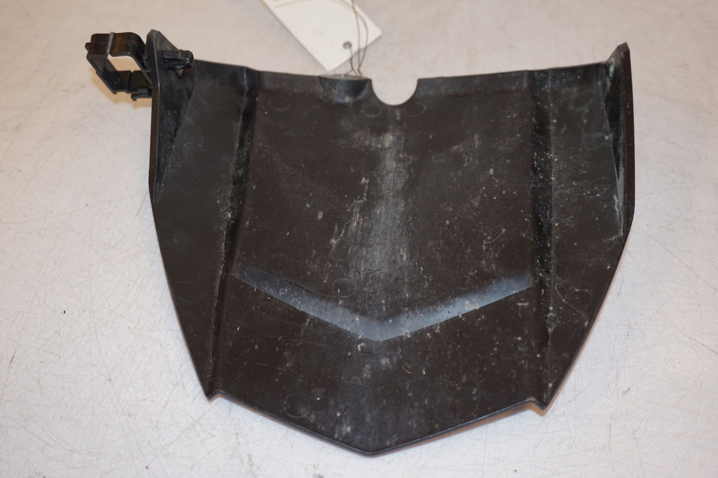 Snett nerifrån på Svingskärm från en Yamaha MT-09 Tracer -2015 motorcykel.