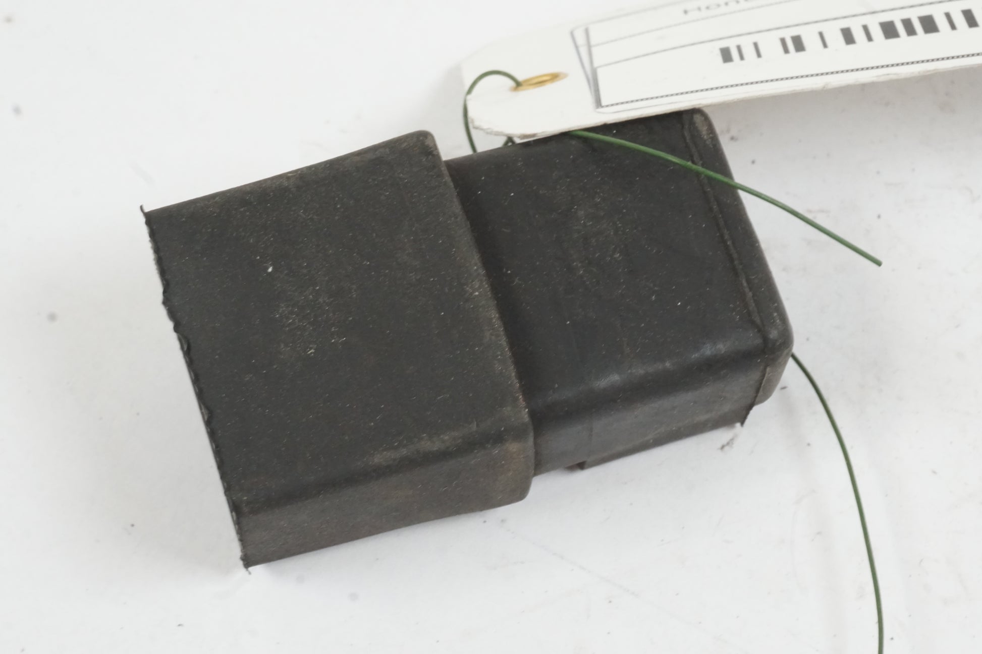 Baksidan på Relä från en Honda CBR 900 RR -2000 motorcykel.