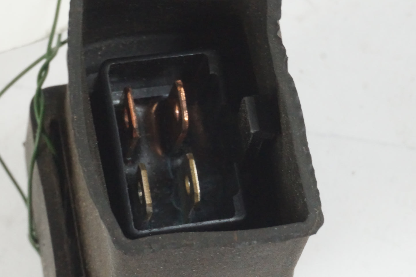 Höger sida på Relä från en Honda CBR 900 RR -2000 motorcykel.