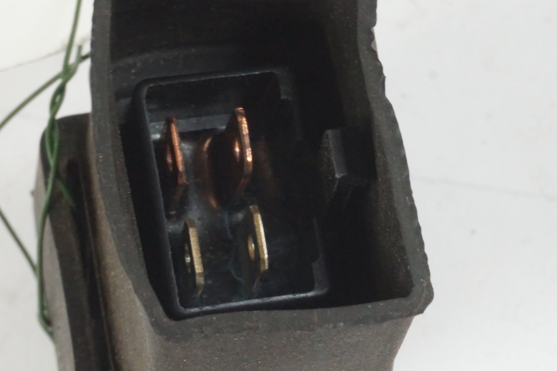 Höger sida på Relä från en Honda CBR 900 RR -2000 motorcykel.