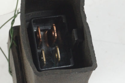 Höger sida på Relä från en Honda CBR 900 RR -2000 motorcykel.