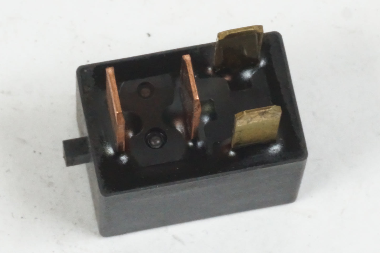 Baksidan på Relä från en Honda CRF 1000 Africa Twin -2016 motorcykel.