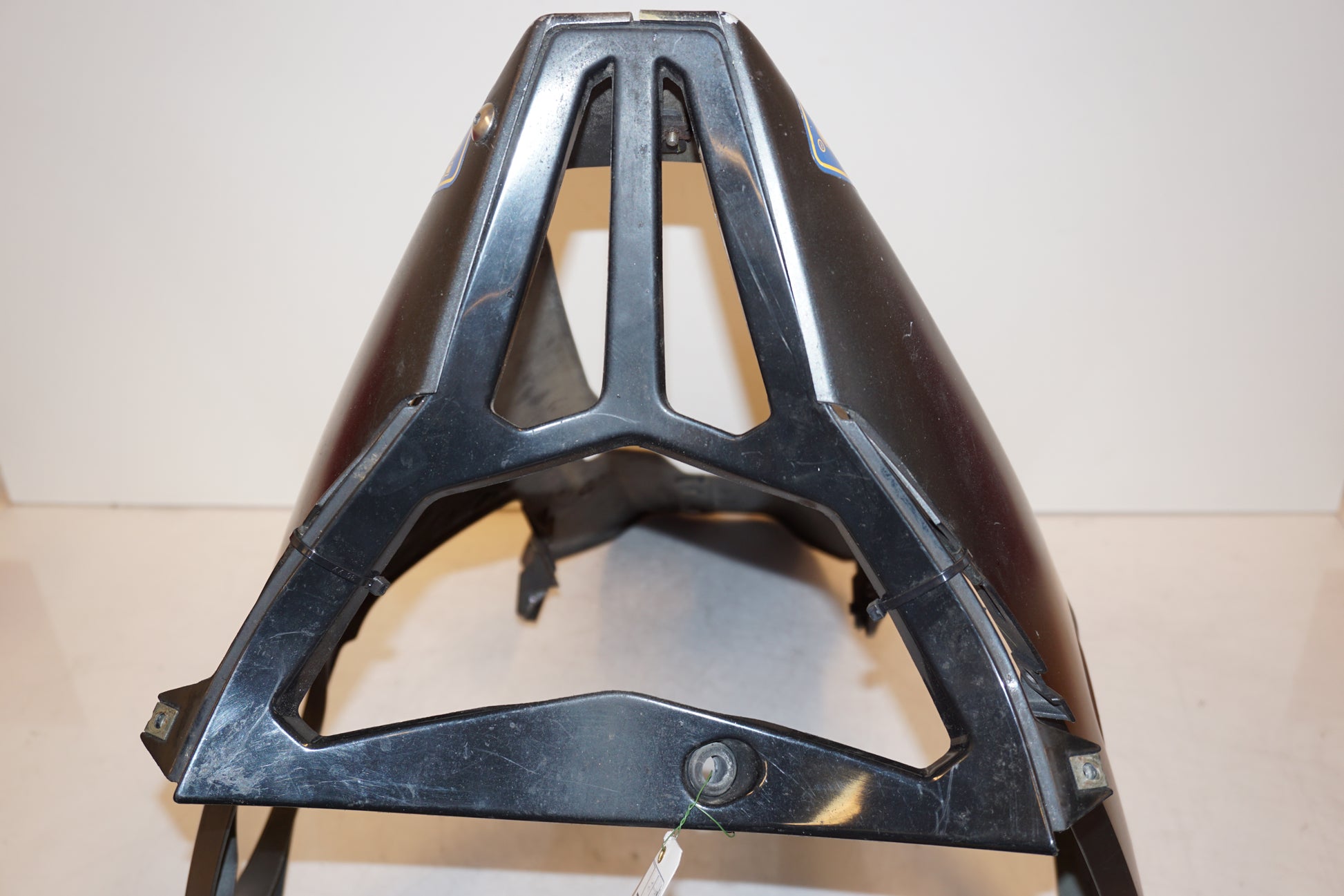 Vänster sida på Magkåpa från en Yamaha YZF R6 -2003 motorcykel.