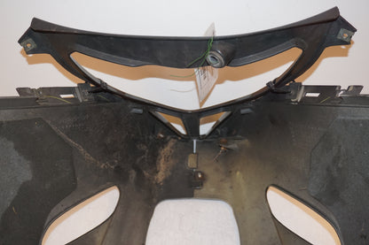 Snett nerifrån på Magkåpa från en Yamaha YZF R6 -2003 motorcykel.